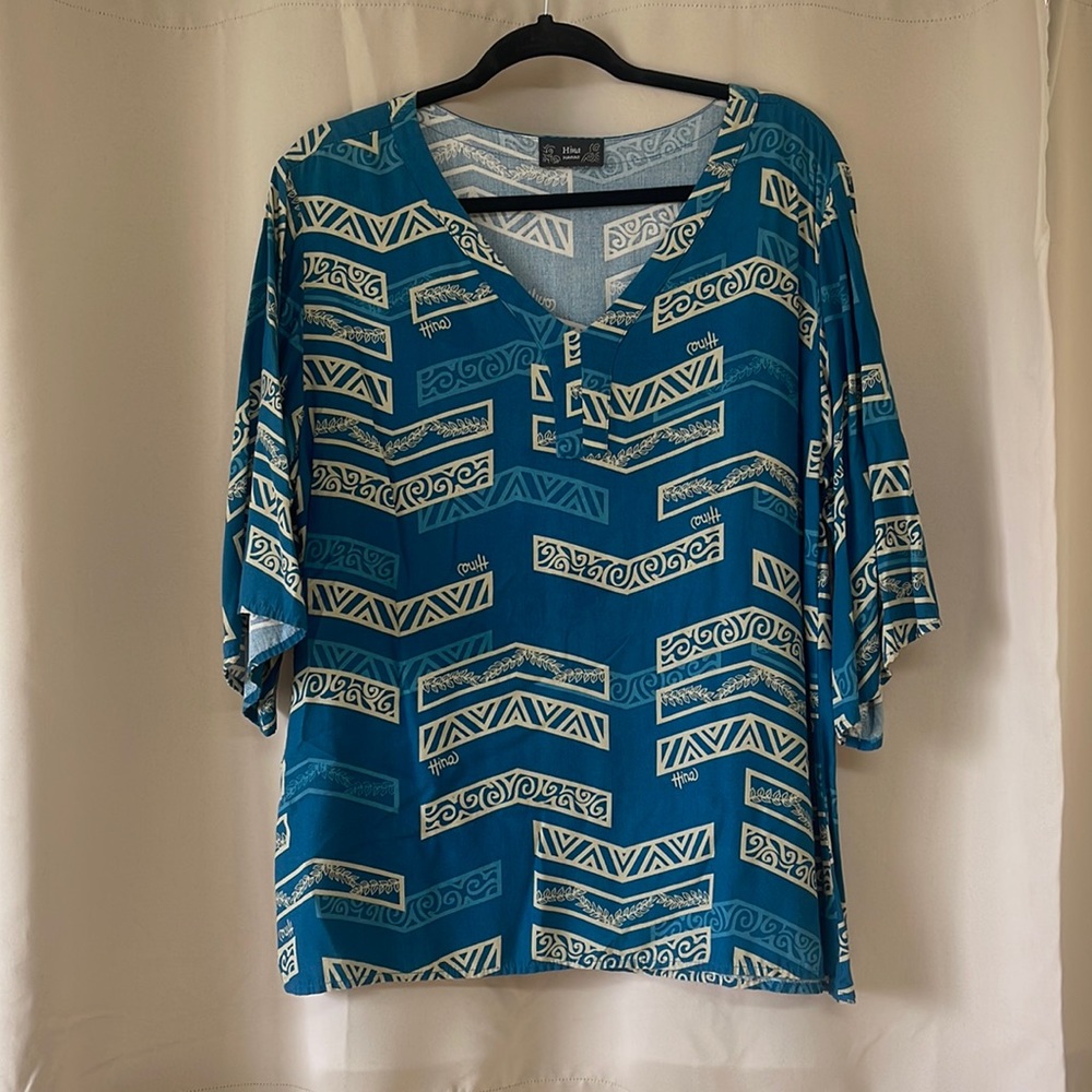 Woman’s Aloha Print blouse (XS/Small)